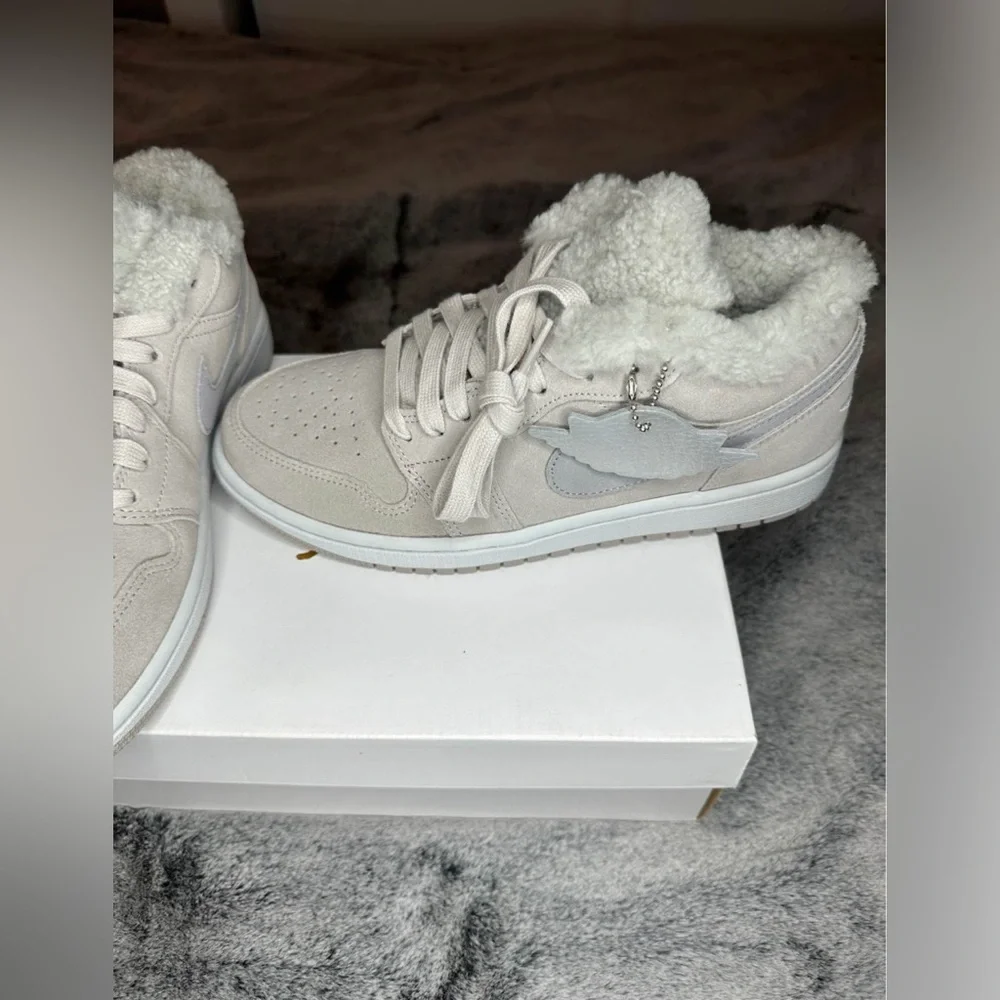 Air Jordan 1 low Sherpa - Picture 3 of 9